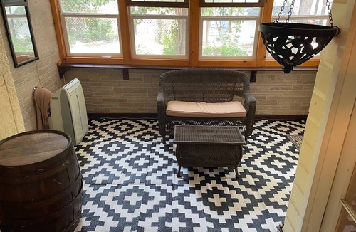 Shearer Hills - Ridgeview House | 2-bedroom house in beautiful San Antonio with AC and old-world charm