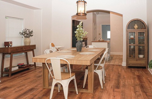 Riverside House | 2-bedroom house in marvelous San Antonio with AC for relaxing stays