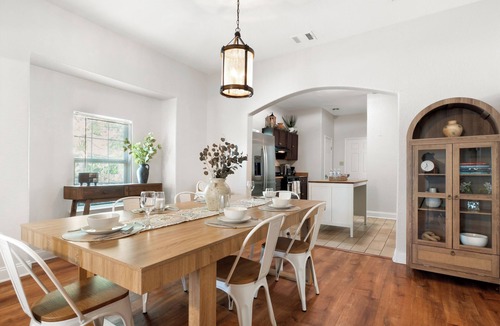 Riverside House | 2-bedroom house in marvelous San Antonio with AC for relaxing stays