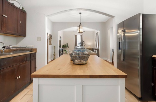 Riverside House | 2-bedroom house in marvelous San Antonio with AC for relaxing stays