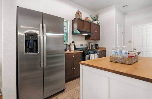 Riverside House | 2-bedroom house in marvelous San Antonio with AC for relaxing stays