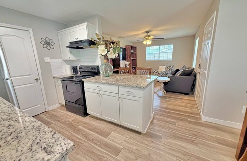 The Colony House | 2-bedroom house in welcoming The Colony with AC comfort