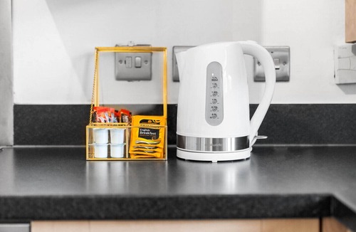 Oldbury House | 2 Bedroom House - Parking - Garden - Oldbury