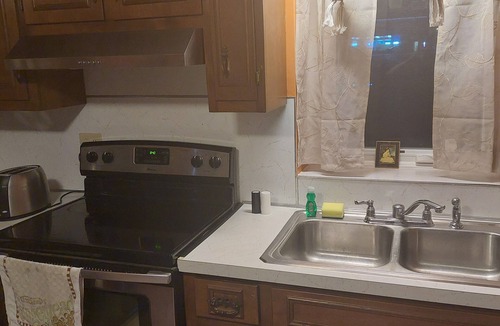 New Cumberland House | 2-bedroom house - bring the pets!