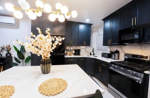 Canarsie House | 2-Bedroom House with parking and laundry on-site