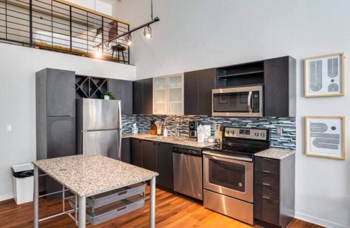 Downtown Cincinnati Apartment | 2-Bedroom in CBD Sky Lounge & Pool Access