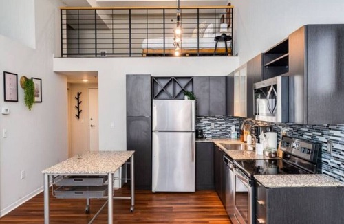 Downtown Cincinnati Apartment | 2-Bedroom in CBD Sky Lounge & Pool Access