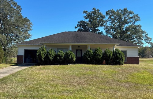 Decatur House | 2 Bedroom in Decatur, MS. On Golf Course, ECCC, & Zack Garvin Steakhouse-