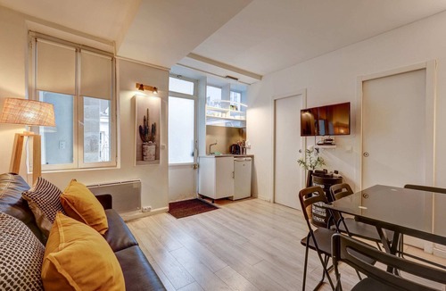 Arsenal Apartment | 2 bedroom in the heart of Le Marais!