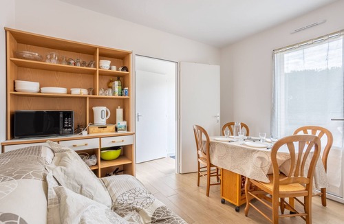 Curzon Villa | 2-Bedroom Independent Accommodation for 4 to 6 People, 20 Minutes from the Beach