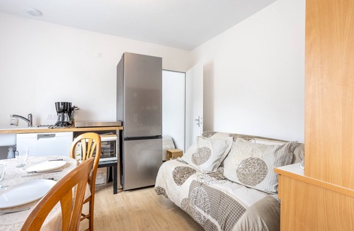 Curzon Villa | 2-Bedroom Independent Accommodation for 4 to 6 People, 20 Minutes from the Beach