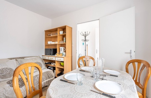 Curzon Villa | 2-Bedroom Independent Accommodation for 4 to 6 People, 20 Minutes from the Beach