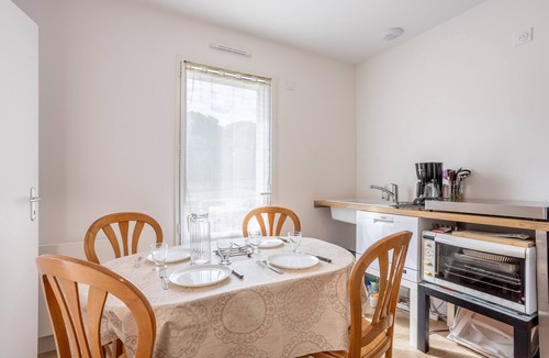 Curzon Villa | 2-Bedroom Independent Accommodation for 4 to 6 People, 20 Minutes from the Beach