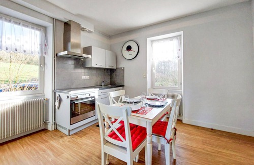 Nanteuil-en-Vallee House | 2 bedroom lake front home in Nanteuil-en-Vallée