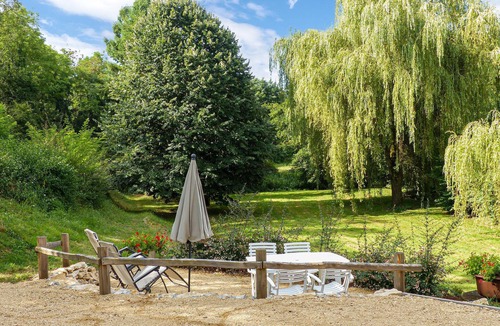 Nanteuil-en-Vallee House | 2 bedroom lake front home in Nanteuil-en-Vallée