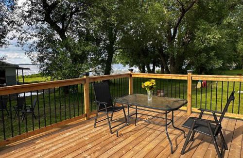 Harwood House | 2-bedroom Lake Front Cottage in Harwood ON #3