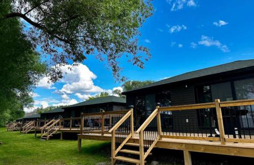 Harwood House | 2-bedroom Lake Front Cottage in Harwood ON #6