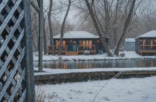 Harwood House | 2-bedroom Lake Front Cottage in Harwood ON #4