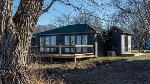 Harwood House | 2-bedroom Lake Front Cottage in Harwood ON #1