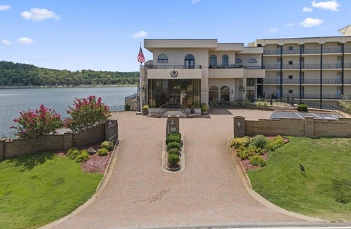 Ridgedale House | 2 Bedroom Lake View Villa - Unit 403