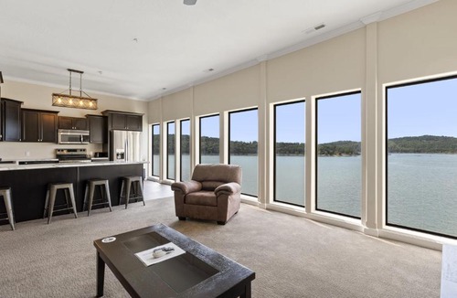 Ridgedale House | 2 Bedroom Lake View Villa - Unit 405
