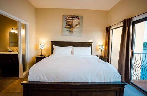 Ridgedale House | 2 Bedroom Lake View Villa - Unit 209