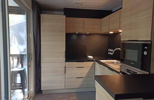 Labouheyre Ski Chalet | 2-Bedroom Lakeside Chalet with Pool and Parking