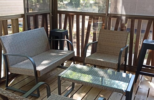 Labouheyre Ski Chalet | 2-Bedroom Lakeside Chalet with Pool and Parking