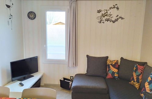 Labouheyre Ski Chalet | 2-Bedroom Lakeside Chalet with Pool and Parking