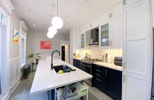 De Lorimier Apartment | 2-bedroom large impeccable apartment in fabulous Montréal.
