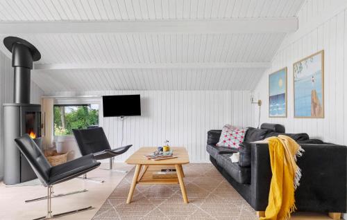 Hejlsminde Strand House | 2 Bedroom Lovely Home In Hejls