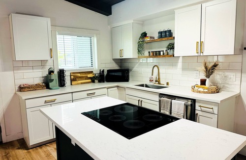 Carmichael House | 2 Bedroom Luxe Design - Upscale Kitchen