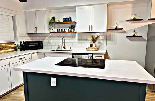 Carmichael House | 2 Bedroom Luxe Design - Upscale Kitchen