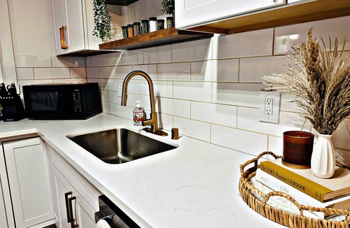 Carmichael House | 2 Bedroom Luxe Design - Upscale Kitchen