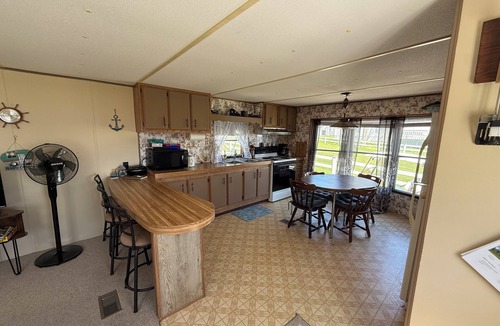 Henderson House | 2-bedroom mobile home in Henderson
