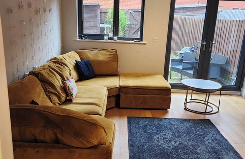 Oadby House | 2 Bedroom Modern House