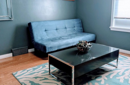Winnipeg House | 2 bedroom Monthly rental 5 mins to downtown with free parking