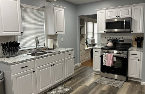Springfield House | 2 Bedroom-near Hospitals, Six Flag, Big E
