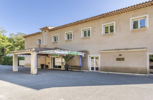 Callian Apartment | 2-Bedroom near Lake Saint-Cassien