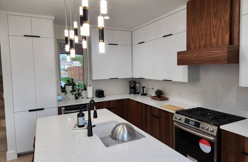 Highland House | 2-bedroom new house in phenomenal Austin with AC, WiFi