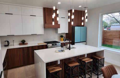Highland House | 2-bedroom new house in phenomenal Austin with AC, WiFi