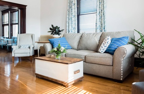 Calumet Apartment | 2 Bedroom newly renovated apartment in the Historic Downton Calumet