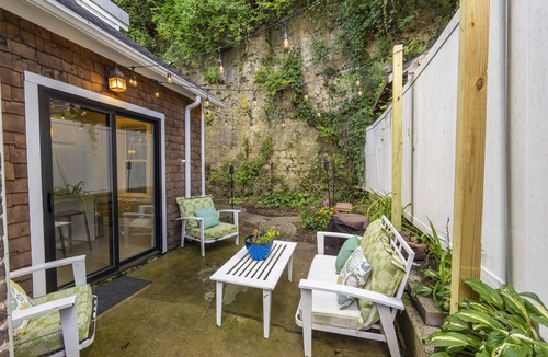 Dubuque House | 2 bedroom newly remodeled townhouse