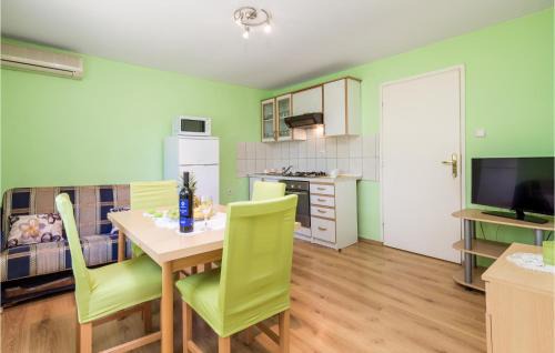 Licko Lesce Apartment | 2 Bedroom Nice Apartment In Otocac