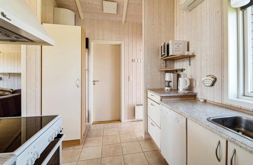 Pøt Strandby House | 2 bedroom nice home in Juelsminde