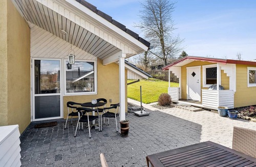 Pøt Strandby House | 2 bedroom nice home in Juelsminde