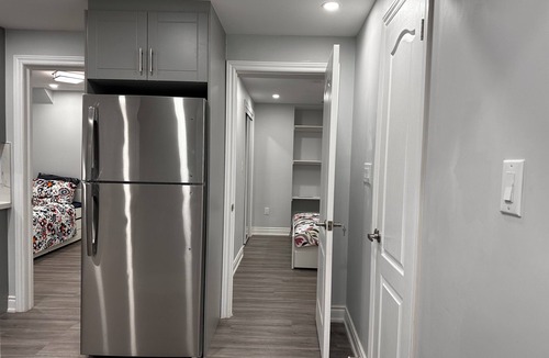 Churchill Meadows Apartment | 2 Bedroom Oasis: Inviting Comfort in Mississauga