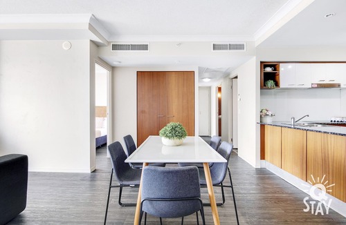 Surfers Paradise Apartment | 2 Bedroom Ocean View unit at Chevron Renaissance