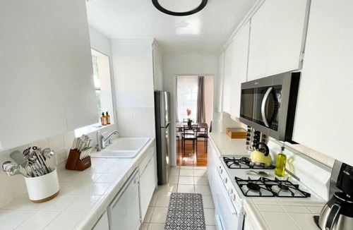 Middletown Villa | 2 Bedroom - Ocean View, Hot Tub, Parking - 8 Guest