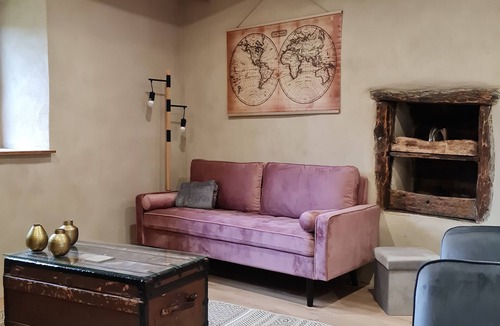 Villeneuve-dʼAllier House | 2 Bedroom Private vacation home in Villeneuve-d'Allier